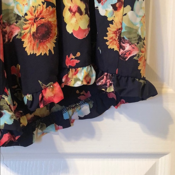 Navy and Floral Romper - Picture 5 of 5
